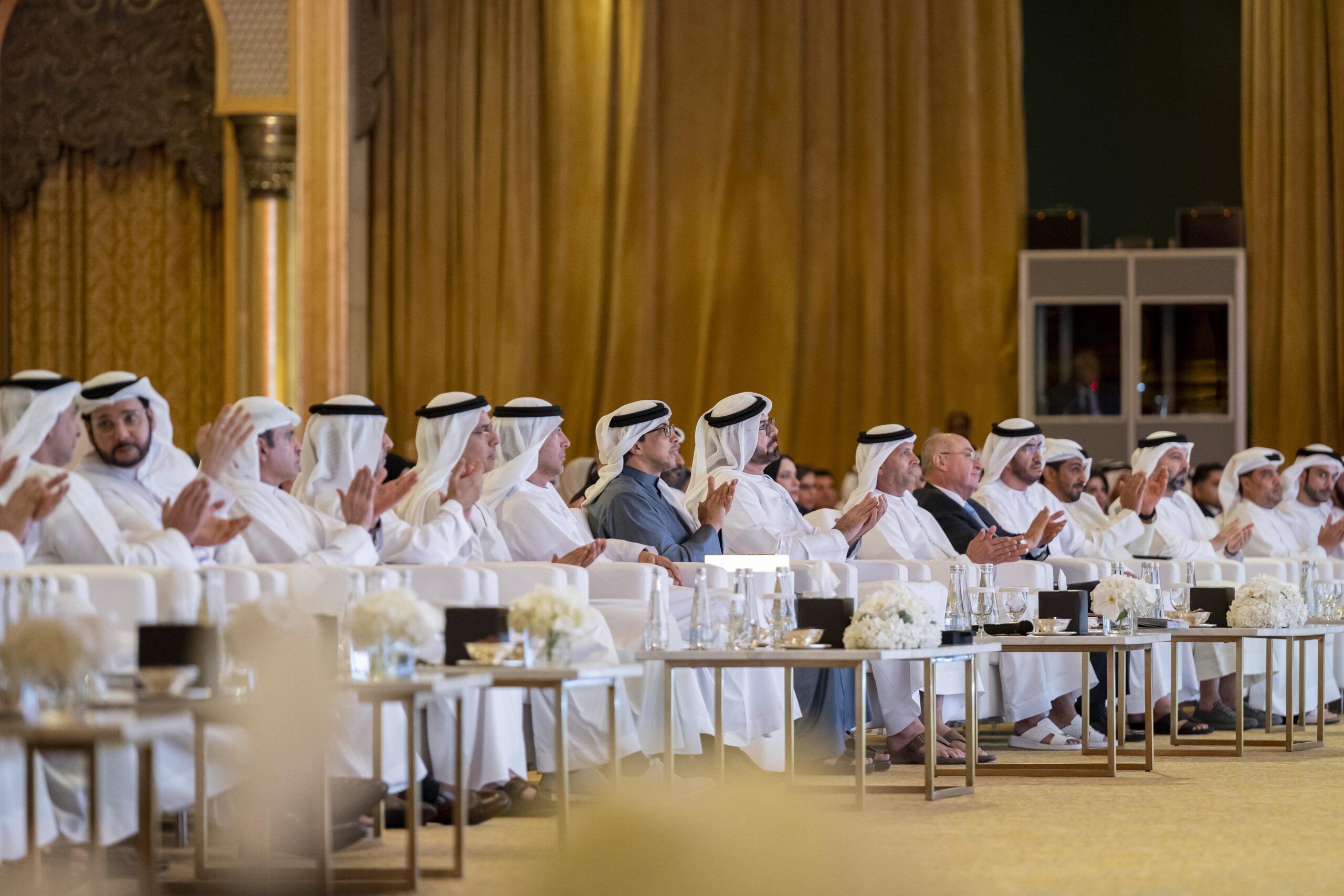 منصور بن زايد يشهد إطلاق استراتيجية معهد "الإمارات المالي" وهويته الجديدة.