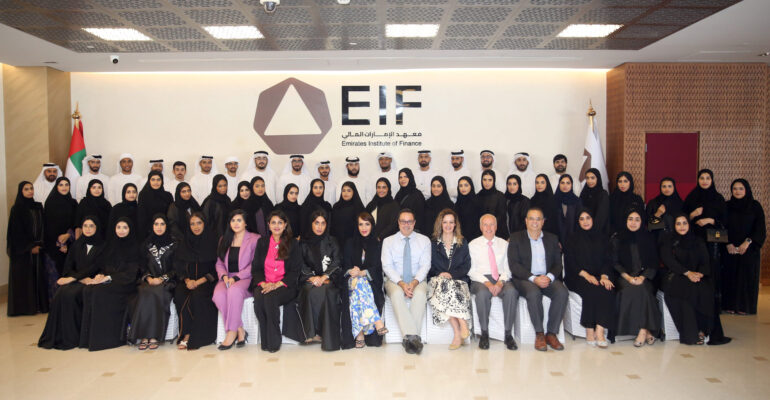 معهد الإمارات المالي يطلق برنامج "رواد تكنولوجيا المستقبل".